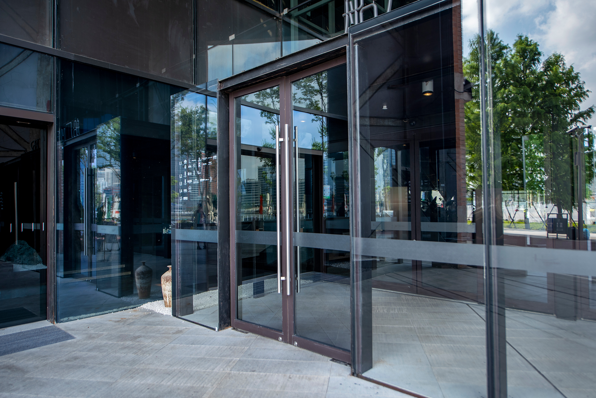 Entrance Doors - AMG GLASS & METAL
