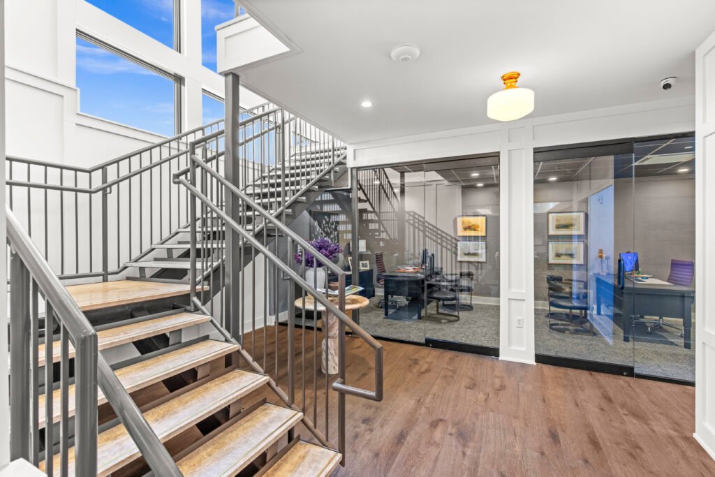 frameless-glass-railing-staircase